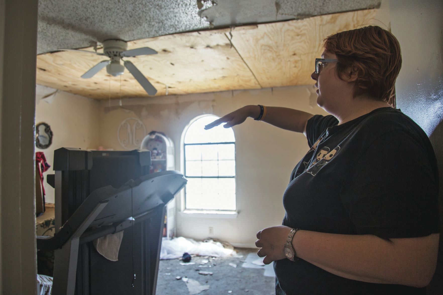 Renter struggles to clear out destroyed apartment